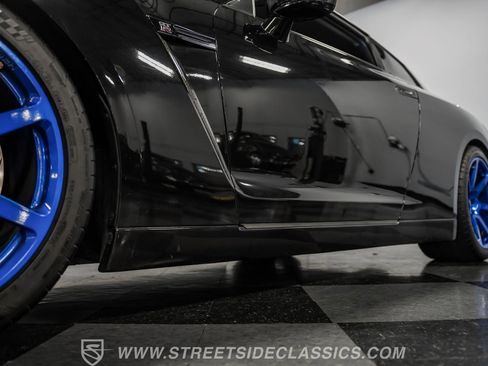 Used 2013 Nissan GT-R Premium image 22