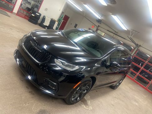 New 2026 Chrysler Pacifica Select image 4