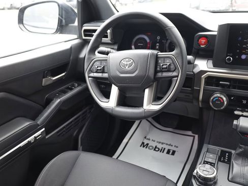 Used 2025 Toyota Tacoma TRD Off-Road AWD/4WD image 19