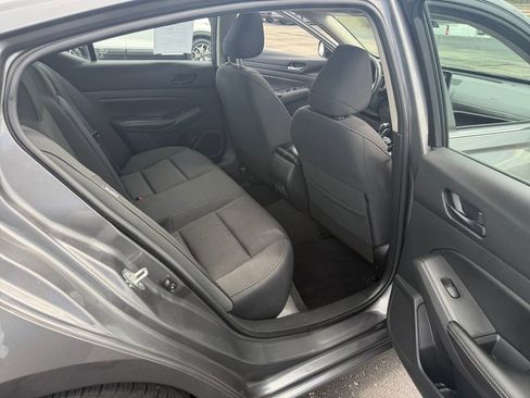 Used 2024 Nissan Altima 2.5 SV w/ SV Premium Package FWD image 22