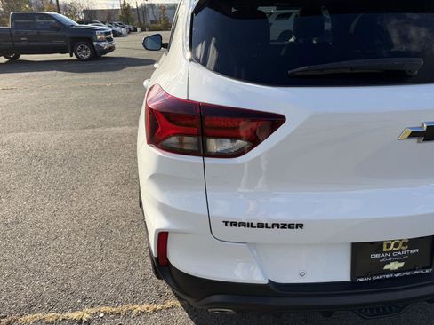 Used 2022 Chevrolet TrailBlazer RS w/ Sun and Liftgate Package image 14