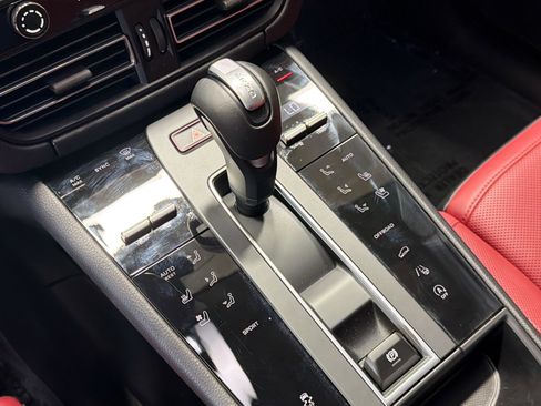 Certified 2026 Porsche Macan AWD/4WD image 27