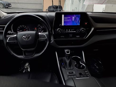 Certified 2023 Toyota Highlander XLE image 21