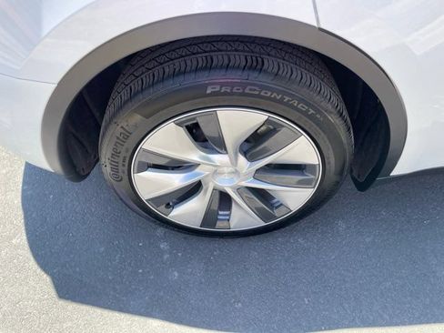Used 2023 Tesla Model Y Long Range AWD/4WD image 32