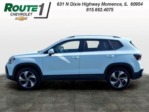 Used 2025 Volkswagen Taos SE AWD/4WD image 2