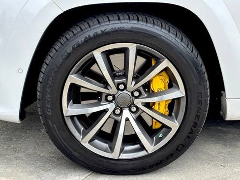 Used 2018 Jeep Grand Cherokee Trackhawk AWD/4WD image 34