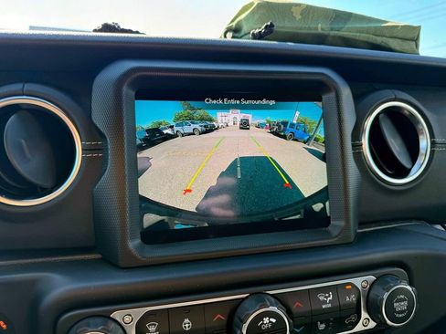 Used 2022 Jeep Wrangler Unlimited Sahara w/ Cold Weather Group image 25