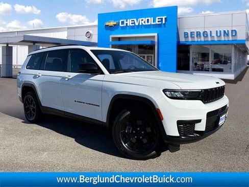 Used 2024 Jeep Grand Cherokee L Laredo image 1