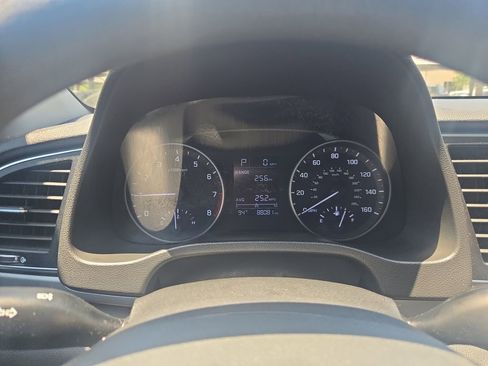 Used 2018 Hyundai Elantra SE FWD image 28