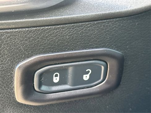 Used 2018 Jeep Wrangler Unlimited Sport S image 29