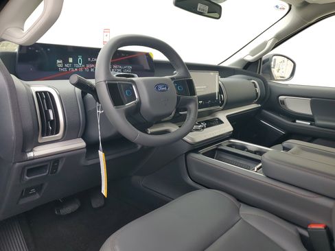 New 2025 Ford Expedition Max Active image 9