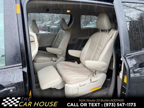 Used 2013 Toyota Sienna XLE image 17