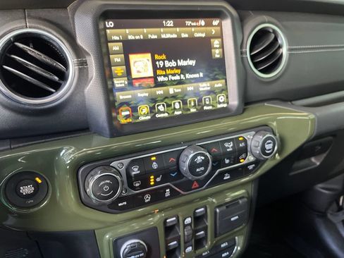 Used 2021 Jeep Gladiator Overland w/ Popular Equipment Package AWD/4WD image 36