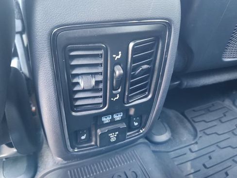 Used 2015 Jeep Grand Cherokee Overland w/ Advanced Technology Group AWD/4WD image 32