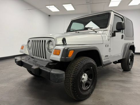 Used 2005 Jeep Wrangler X AWD/4WD image 3
