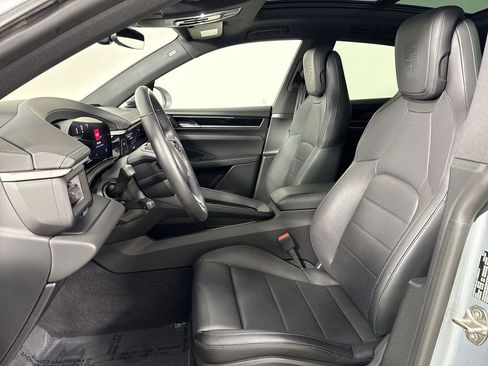 Certified 2025 Porsche Macan 4 Electric image 5