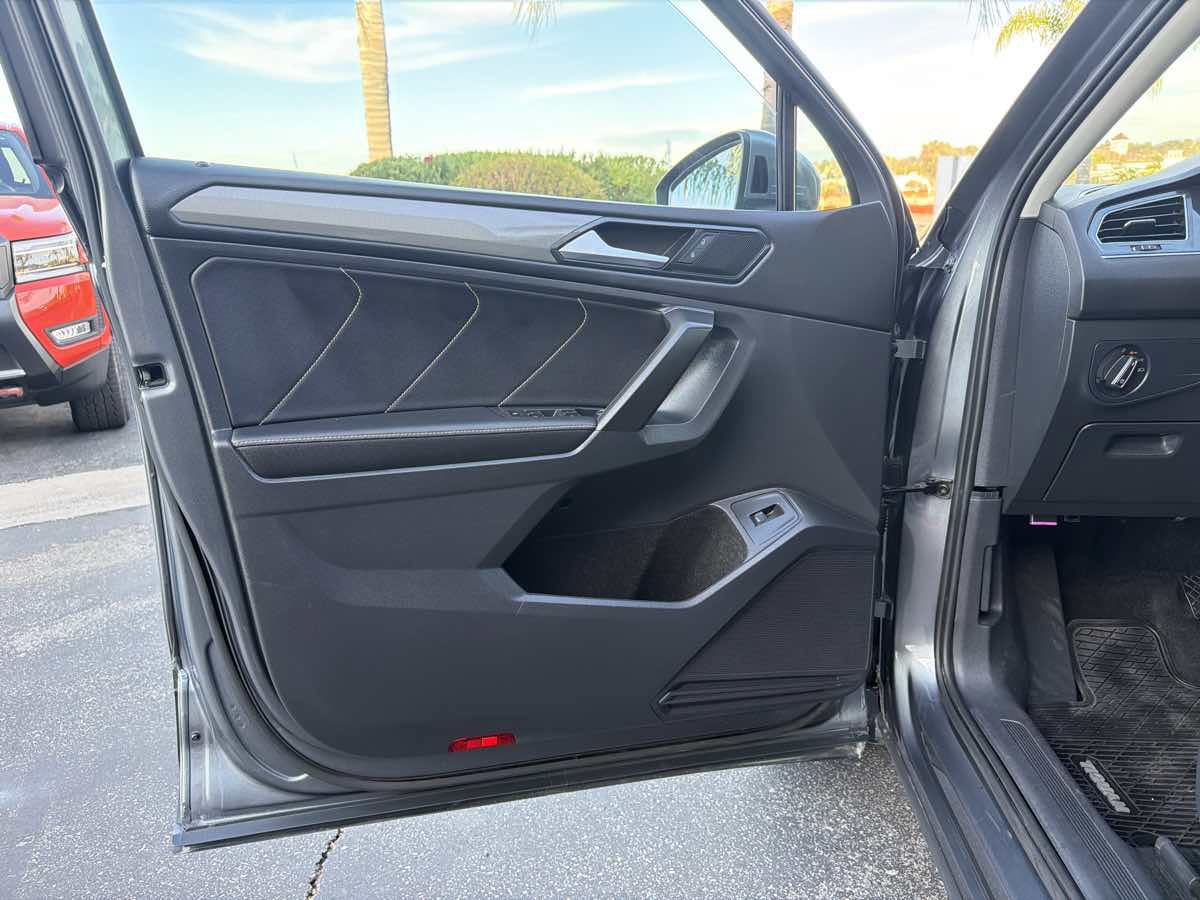 Used 2022 Volkswagen Tiguan SE FWD image 32