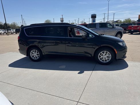 Used 2021 Chrysler Voyager Lxi FWD image 8