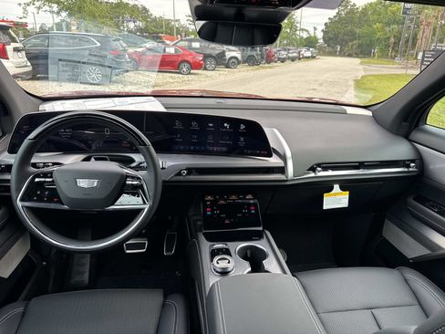 New 2026 Cadillac Vistiq Luxury AWD/4WD image 16
