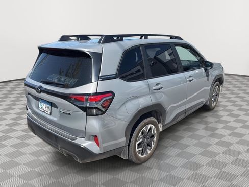 Used 2025 Subaru Forester Premium w/ Convenience Package #1 AWD/4WD image 3