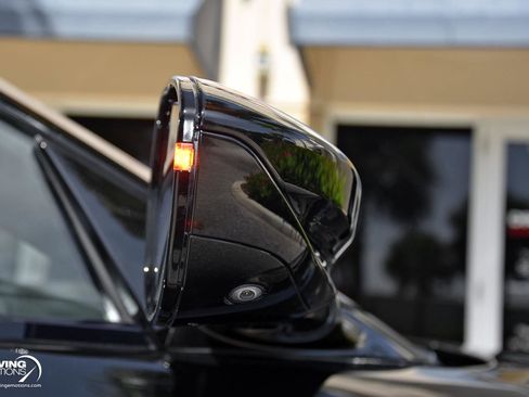 Used 2018 Aston Martin DB11 V12 image 16