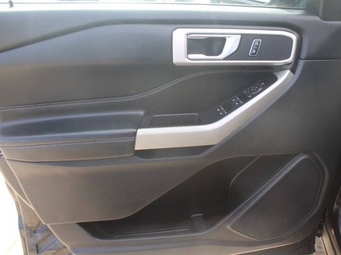 Used 2022 Ford Explorer XLT AWD/4WD image 19