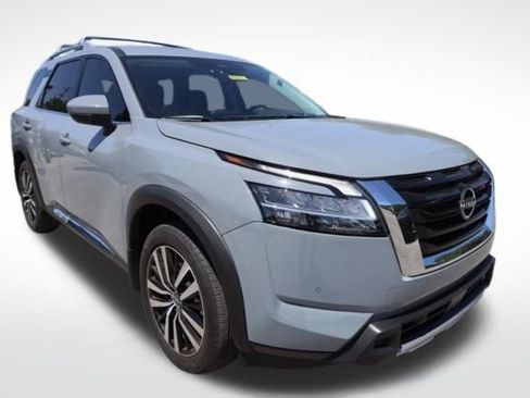 Used 2023 Nissan Pathfinder Platinum AWD/4WD image 2