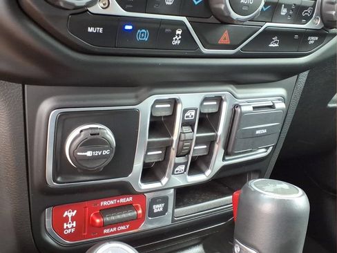 Used 2023 Jeep Wrangler Unlimited Rubicon 4xe w/ Cold Weather Group AWD/4WD image 9