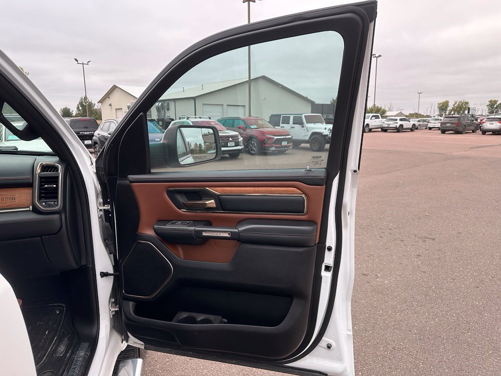 Used 2022 RAM 1500 Limited w/ Body-Colour Bumper Group AWD/4WD image 28