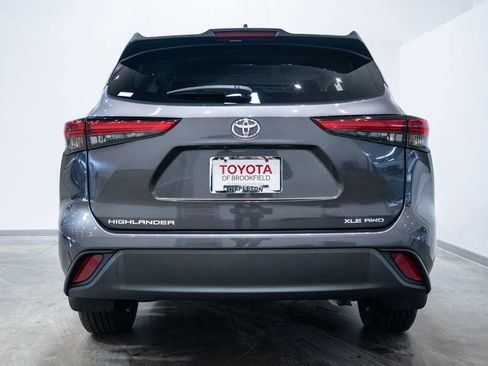 Certified 2022 Toyota Highlander XLE image 8