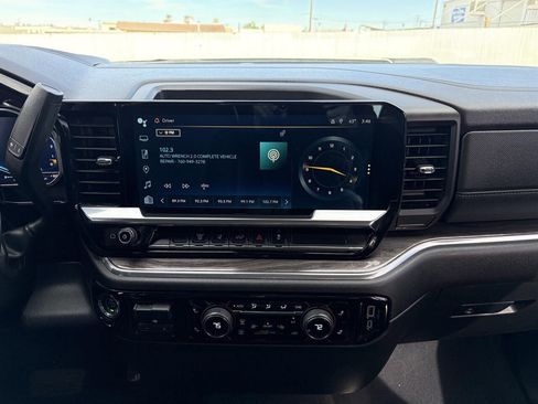 Used 2024 Chevrolet Silverado 2500 LTZ AWD/4WD image 30
