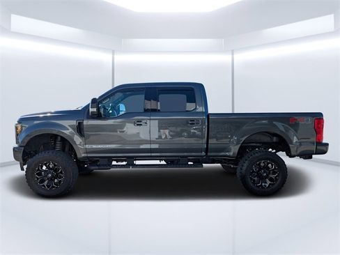 Used 2019 Ford F350 Lariat image 6