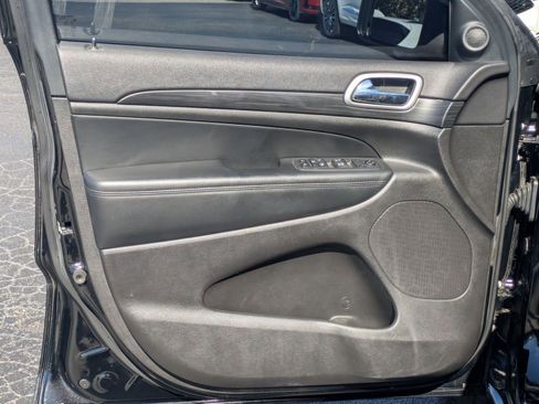 Used 2019 Jeep Grand Cherokee Altitude image 21