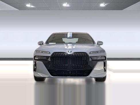 New 2026 BMW 740i w/ Executive Package image 5