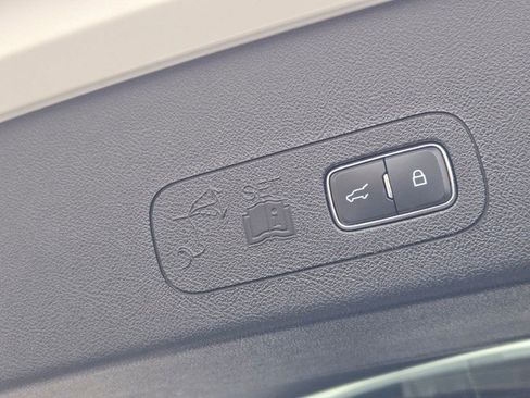 Used 2023 Lincoln Aviator Reserve w/ Equipment Group 201A image 16