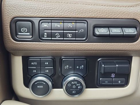 Used 2022 GMC Yukon XL Denali w/ Max Trailering Package image 18