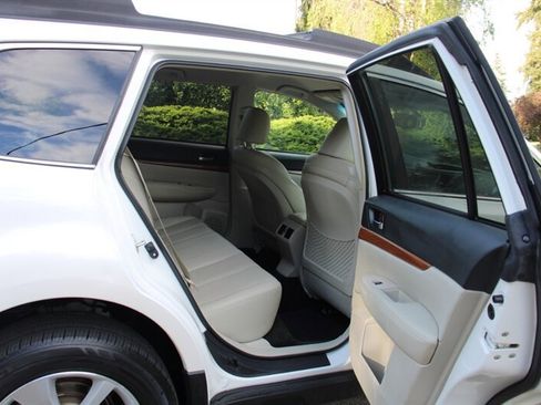 Used 2013 Subaru Outback 2.5i Limited AWD/4WD image 6