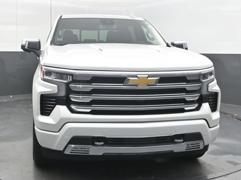 Used 2024 Chevrolet Silverado 1500 High Country w/ Z71 Off-Road Package AWD/4WD image 3