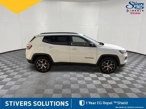 Used 2024 Jeep Compass Latitude AWD/4WD image 5