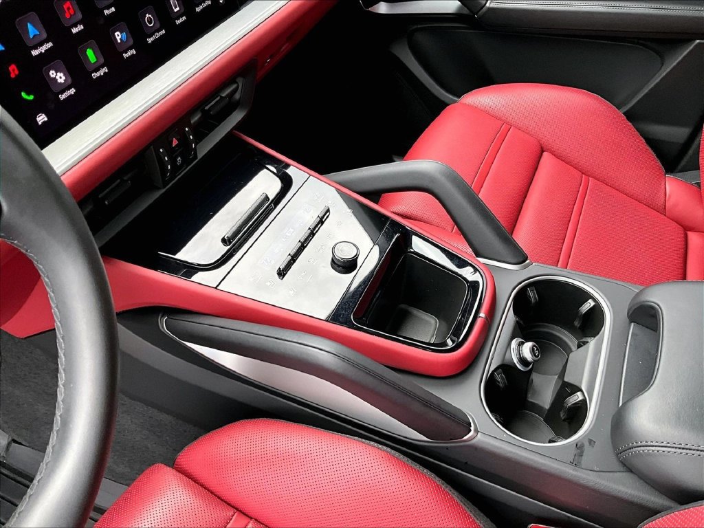 Certified 2025 Porsche Cayenne S AWD/4WD image 17