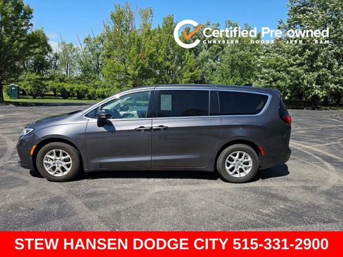 Used 2023 Chrysler Pacifica Touring-L FWD image 1