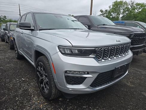 Used 2023 Jeep Grand Cherokee Summit AWD/4WD image 3