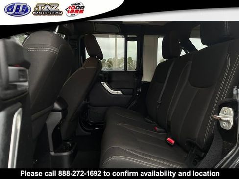 Used 2015 Jeep Wrangler Unlimited Rubicon w/ Connectivity Group image 10