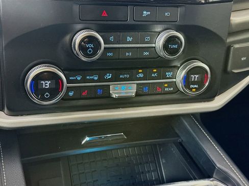 Used 2023 Ford Expedition Max XLT image 17