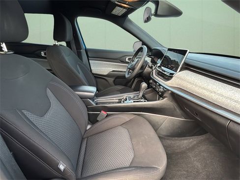 Certified 2024 Jeep Compass Sport image 40