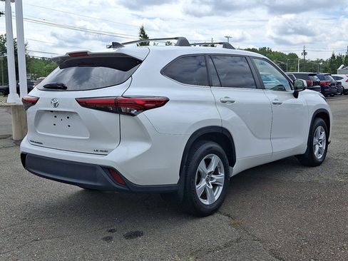 Used 2023 Toyota Highlander LE AWD/4WD image 17