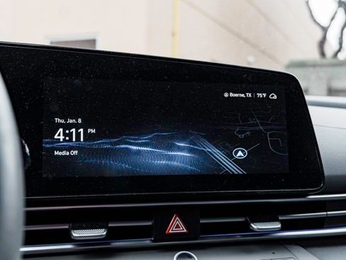 Used 2024 Hyundai Elantra SEL w/ Convenience Package image 16