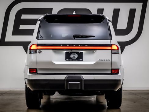 Used 2024 Lexus GX 550 w/ Accessory Package (2T) AWD/4WD image 11