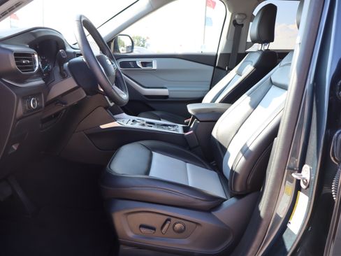 Used 2024 Ford Explorer XLT w/ Equipment Group 202A AWD/4WD image 9