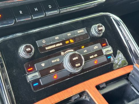 Used 2019 Lincoln Navigator L Select image 20